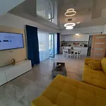 Zev-s10 Apartment *