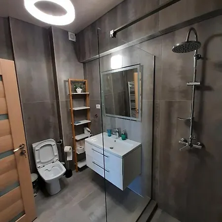 Zev-s10 Apartment *